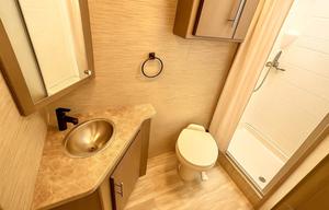 ✨ Taffy Vegas ✨ Sleek Coach – Slide-out, Sleeps 5