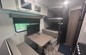 2025 Zinger Lite RV rental photo 9