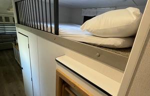 2 bedroom / loft luxury Camper (Generator add-on!)