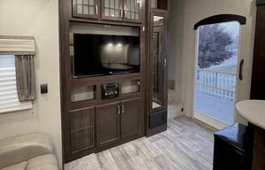 42ft Sundance 5th Wheel. Sleeps 10!