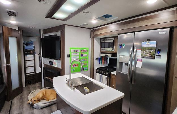 Bunkhouse!Sleeps 10, Spacious, Pet Friendly,Island