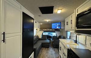 Newly Renovated RV - Minnie - Adventure Machine