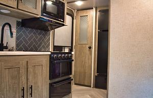East Texas Getaway / E Z Tow Perfect for 2 or 3
