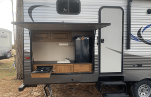Zinger 2 room  bunk house. Delivery only