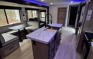Pet Friendly- Sleeps 9- Outdoor Kitchen