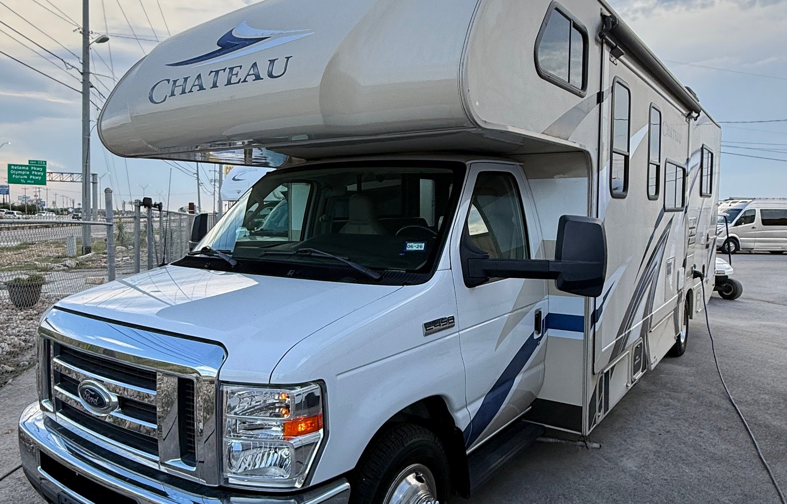 Thor Chateau 28Z – Cozy RV w/ Starlink & TVs