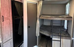 Meet Your Adventure RV –Surveyor Legend 276BHLE