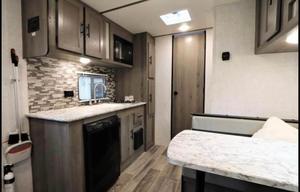 Cozy Family Bunkhouse Camper - Sleeps 5