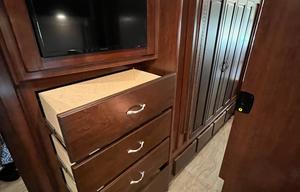 2017 Fleetwood Storm 36F - Will work w/your budget