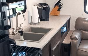 2018 Launch Ultra Lite 25RBS RV rental photo 4