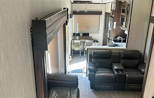 2019 Arctic Wolf 305ML6 | Sleeps 6 | 2 A/C