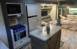 2023 Venture RV SportTrek Touring Edition 333VMI RV rental photo 9