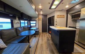 The Easy Living Retreat | Spacious RV + 1.5 Bath