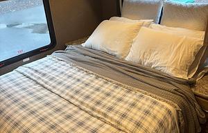2019 Chateau -Sleeps 10- Includes Everything!