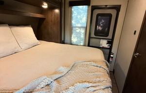 2019 Cruiser Stryker ST-2916 w/paddle boards!