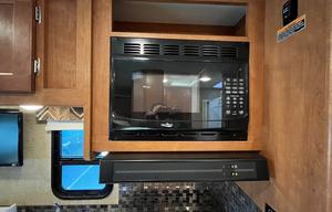 CHARLES - 2017 Winnebago Minnie Winnie 27Q