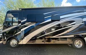 A-6 Newmar  33' , King Bed, Easy-Drive — Sleeps 5