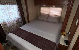 Cozy & Easy-to-Drive Class C RV