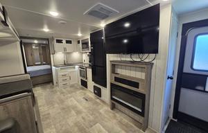 2025 Palomino Puma 27RBDS RV rental photo 7