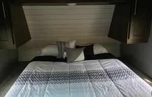Haven on wheels! 2018 Crossroads Zinger Sleeps 10+