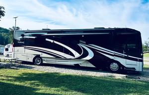Luxury 40’ DP Coach – Stationary Delivery & Setup