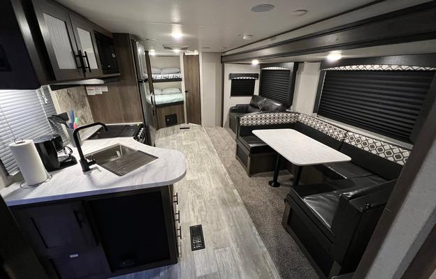 2022 Prime Time RV Avenger 27DBS