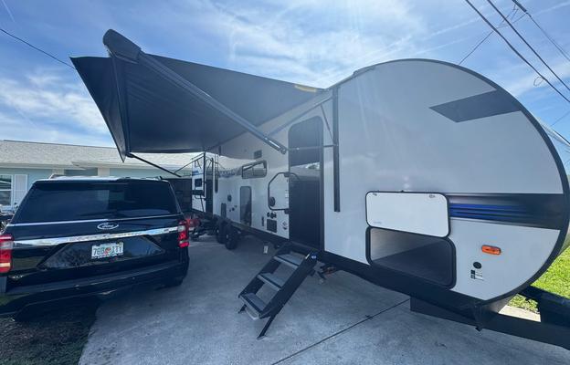 36 ft 2024 Toy Hauler