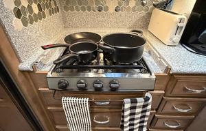 A-6 Newmar  33' , King Bed, Easy-Drive — Sleeps 5