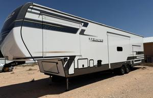 Cliff & Shalauna’s Kid- and Pet-Approved RV Rental