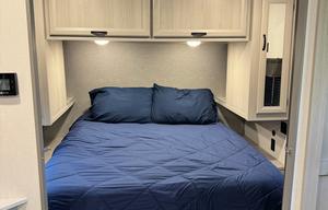 Beautiful Family Friendly 33 ft. Aurora RV