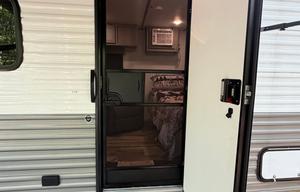 Portable Airbnb\2024 Dutchman Coleman Lantern 17B