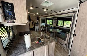 Golden Getaways Family RV – Sleeps 8 - 10