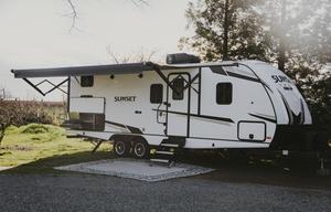 FULLY LOADED Spacious Bunkhouse
