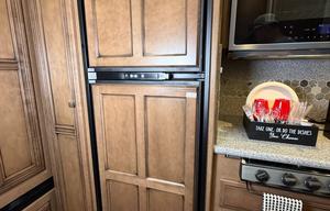 A-6 Newmar  33' , King Bed, Easy-Drive — Sleeps 5