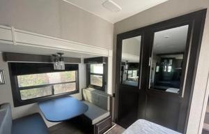 Beautiful 5th wheel bunkhouse retreat w/delivery!