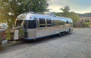 SilverStays 1990 Airstream Excella *DELIVERY ONLY*