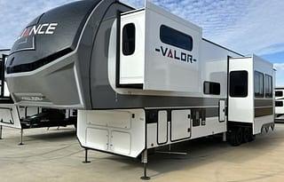 Luxury 2025 Alliance Valor 44V14 w/ 14' Garage