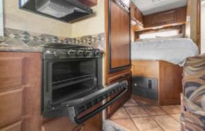 Easy to Drive Comfy RV Rental