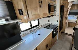 Clean Family RV Sleeps 5 Fully Equipped