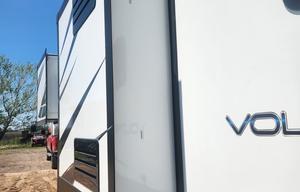 2018 Dutchmen RV Voltage V3605 RV rental photo 17