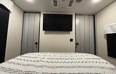 2022 Vibe 26BH RV rental photo 2