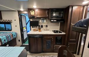 2018 Jay Flight - Queen bed 10” Serta Memory Foam