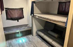 2022 Zinger ZR328SB RV rental photo 7
