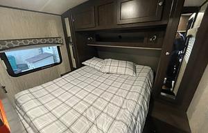 Spacious Clean 27.7' Travel Trailer w/ slide-out