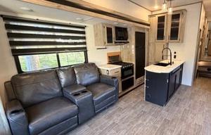 Luxury RV | Sleeps 10 | Bunkhouse & King Suite