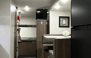 Komodo Kampers RV Rental-Sonic