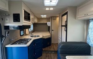 2019 Thor Majestic 23A Sleeps 6