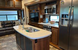 Clean and Comfortable 39’ Heartland Bighorn 3575EL
