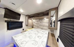 2022 CrossRoads Zinger 333D Travel Trailer 33'