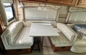 Palace on wheels! -2005 Revolution LE 40 ft
